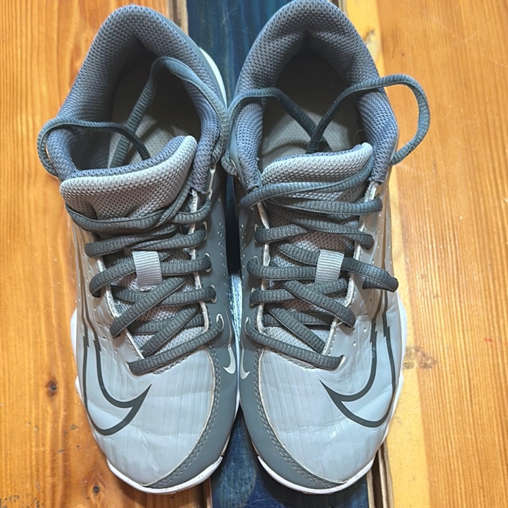 Nike Boys Cleats Grey